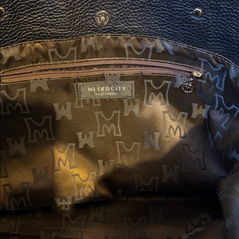 Metrocity Black Pebbled Leather Shopper Tote Bag
15 - Picture 8 of 8